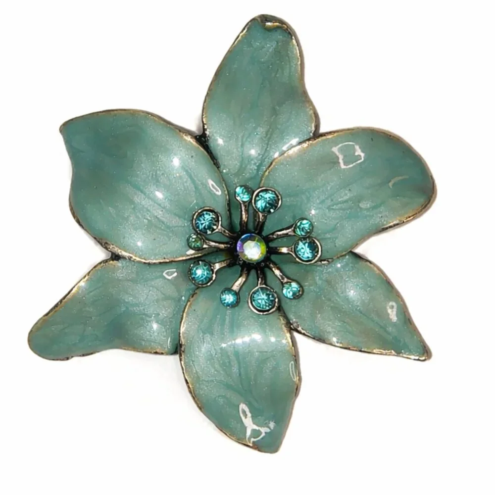 Vintage‎ Seafoam Enamel Flower Brooch Rhinestone Center 2.5”